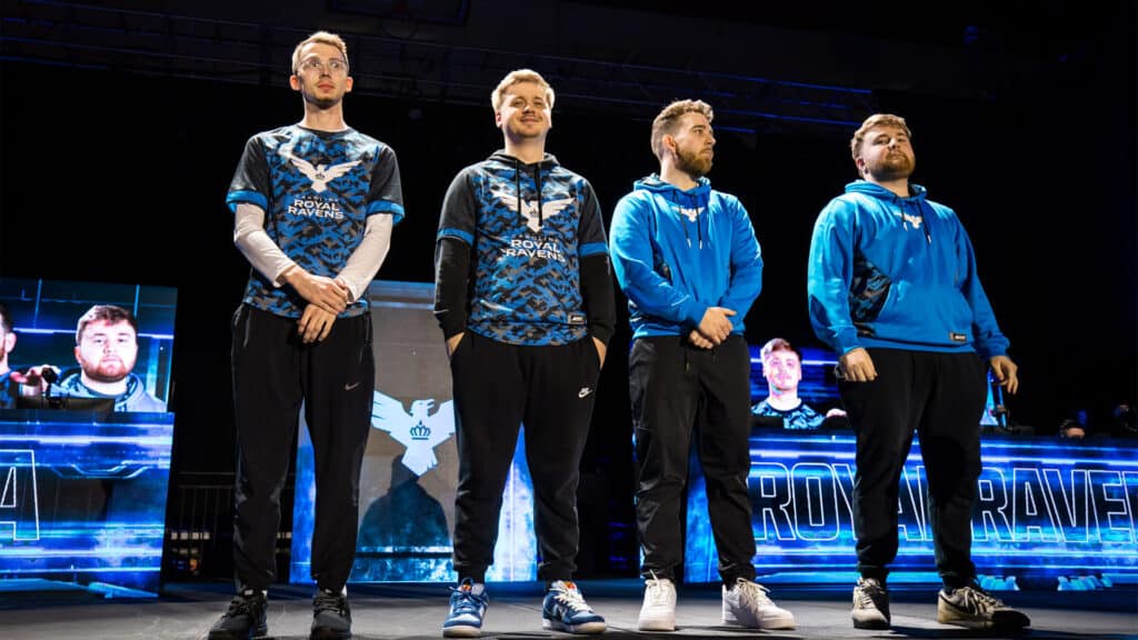 Image of Carolina Royal Ravens roster standing on Call of Duty League stage
