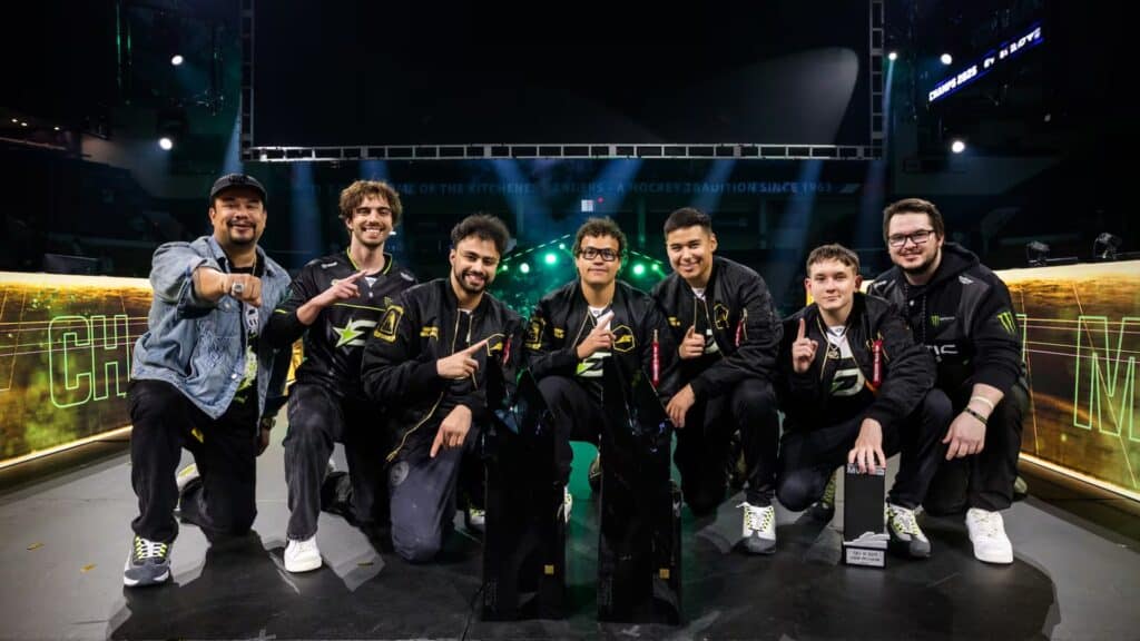 Image of OpTic Texas and OpTic H3CZ celebrating tournament win on stage