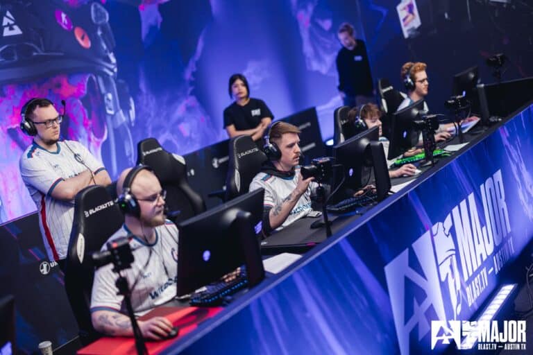 Wildcard benches stanislaw and phzy following Austin Major
