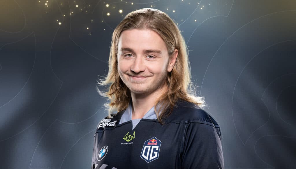 Johan Sundstein in an esports team jersey.