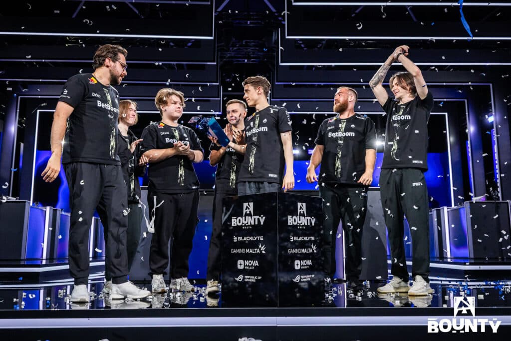 Image of Team Spirit Counter-Strike roster celebrating BLAST Bounty victory on stage