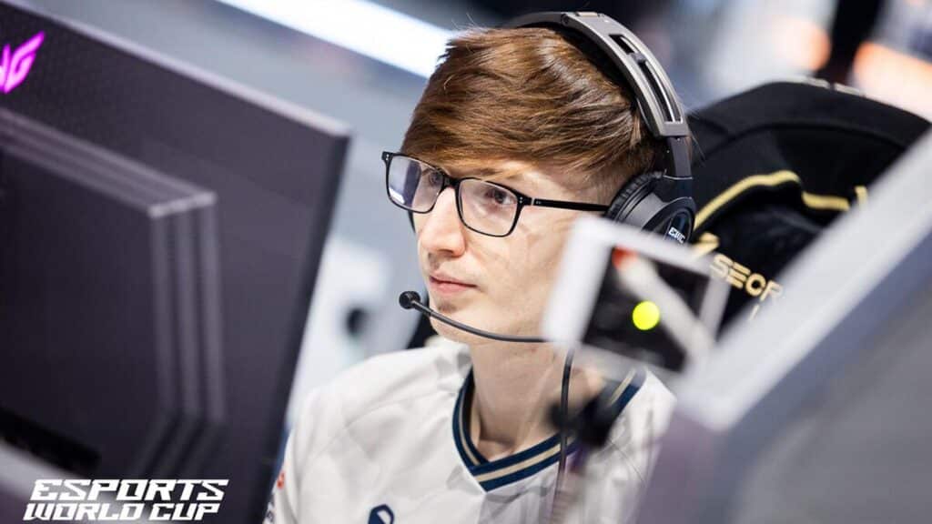 Image of Call of Duty Warzone player Lenun competing at Esports World Cup 2024