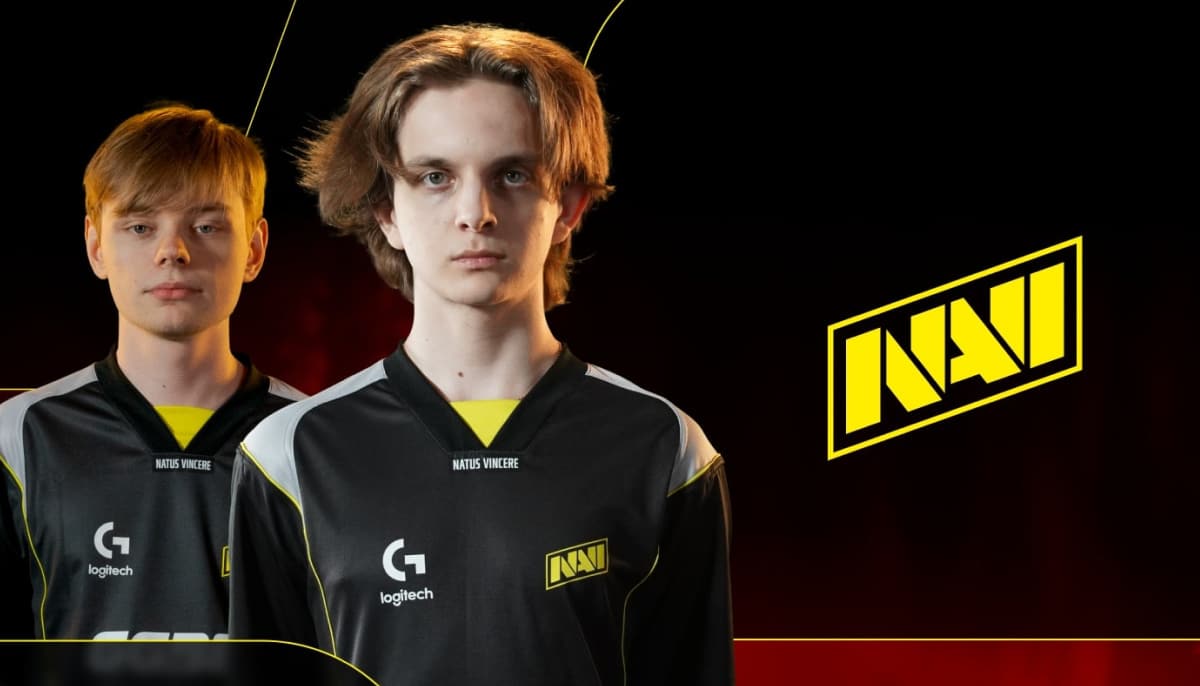 The image shows players from the NAVI Junior youth team playing Dota 2