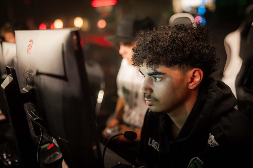Image of Lqgend competing at Halo esports event