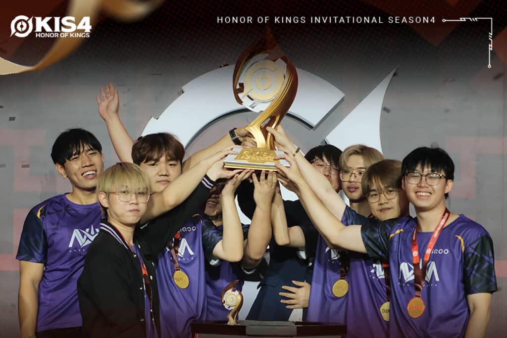 Image of NOVA Esports Honor of Kings team lifting KIS4 trophy