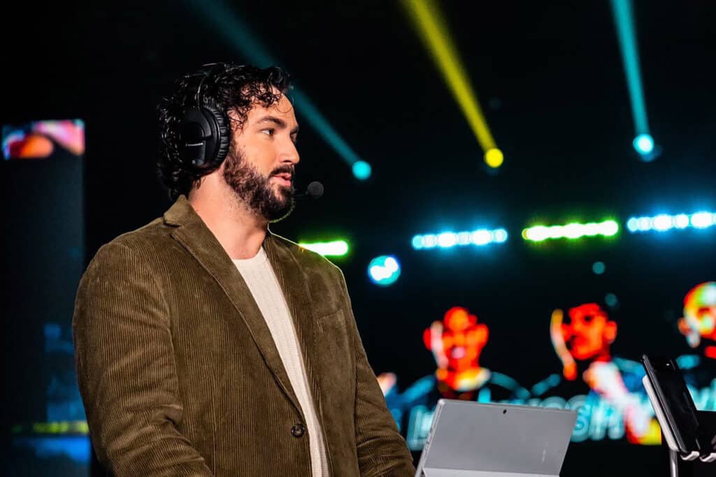 Image of Bobby Plays wearing a headset while commetating on COD Mobile World Championship