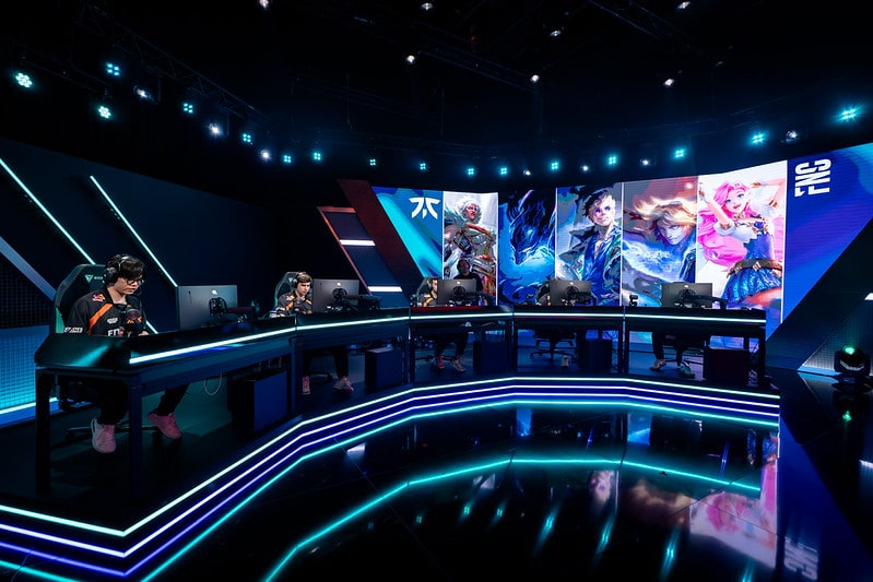 August 29, 2026: Fnatic (FNC) faces Natus Vincere (NAVI) during Week 5 of the League of Legends EMEA Championship at the Riot Games Arena in Berlin. Photo by Alexandre Weber/Riot Games.